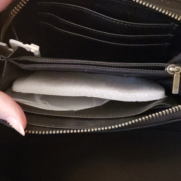 Black and white tribal wrist wallet - Picture 4 of 5